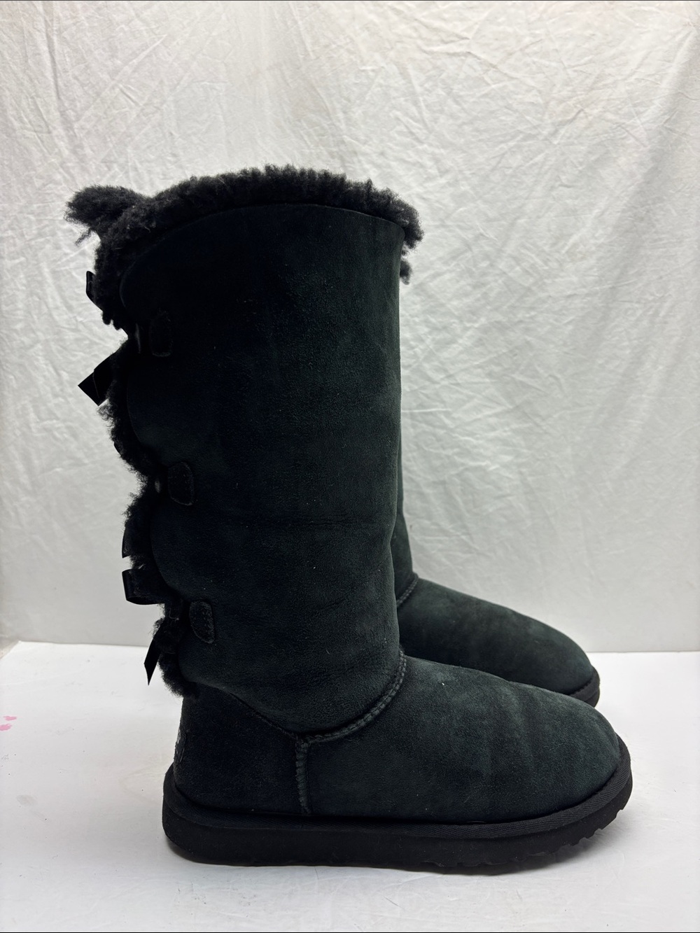 UGG Bailey Bows Boots, SZ 8, box 65 - Picture 3 of 8